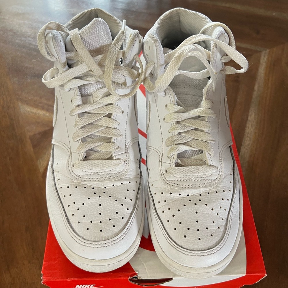 Woman’s size 8 Nike court vision mid shoes